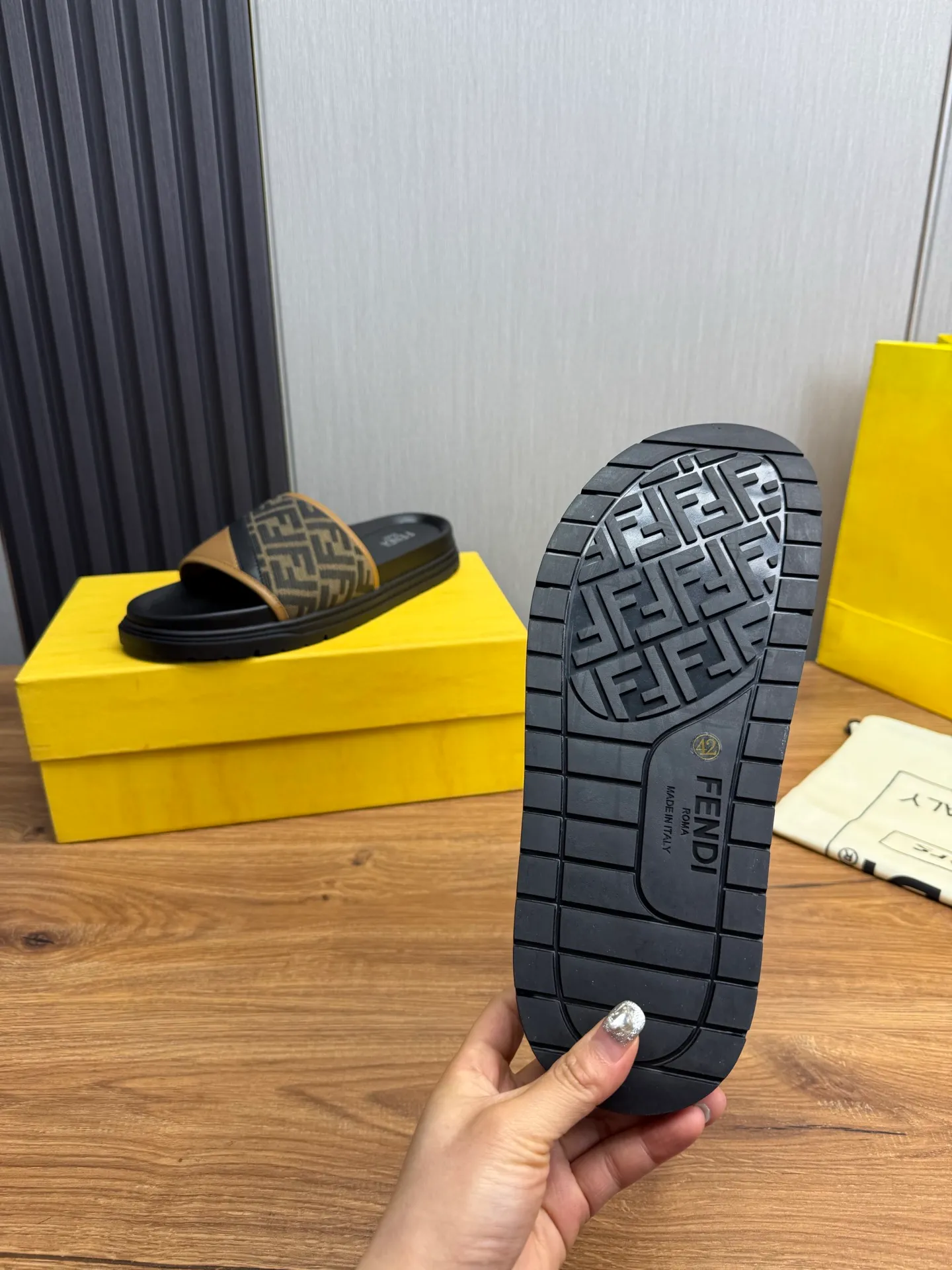 Men's shoes 💰400💰 Fendi men's slippers, made one to one on the FENDI official website, sizes 38-45 45 46 🉑️Customized!